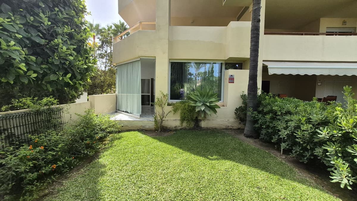 Ground Floor Apartment in Bahía de Marbella — photo 2 of 10