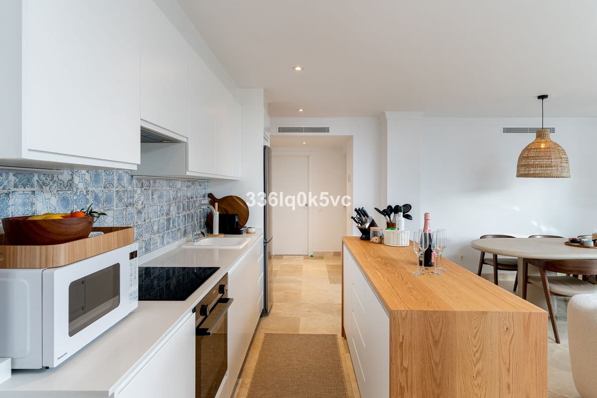 Ground Floor Apartment in Benahavís — photo 4 of 10