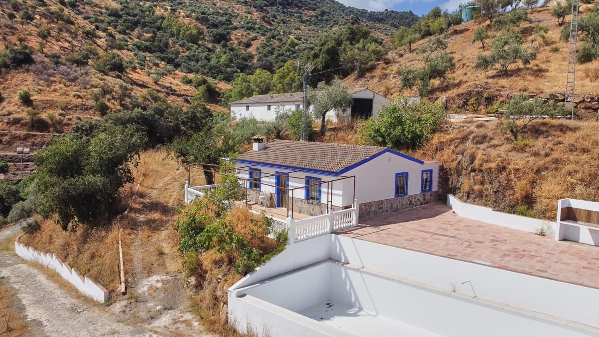 Land in Guaro — photo 1 of 10