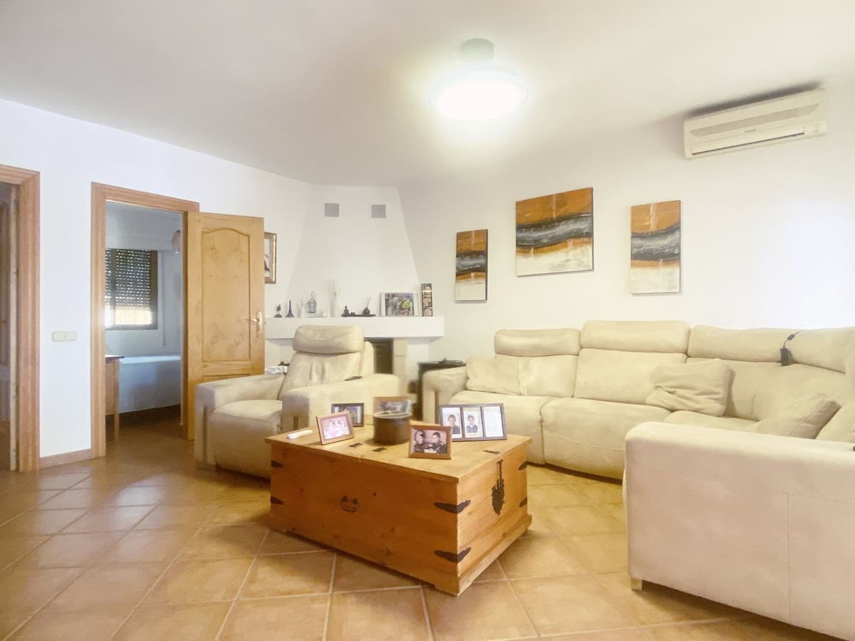 Detached Villa in Elviria — photo 3 of 10