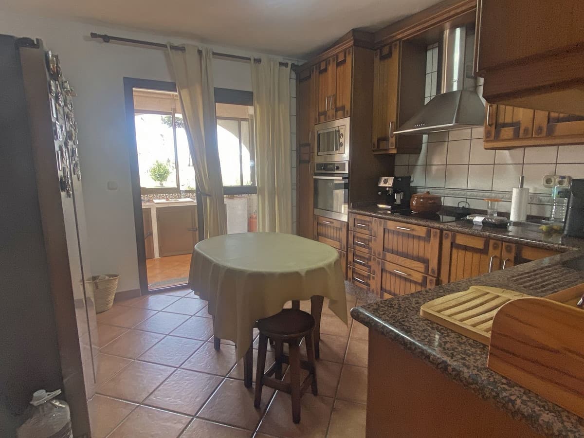 Detached Villa in Elviria — photo 4 of 10