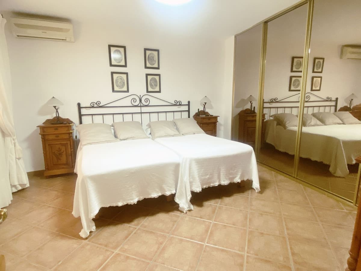 Detached Villa in Elviria — photo 5 of 10