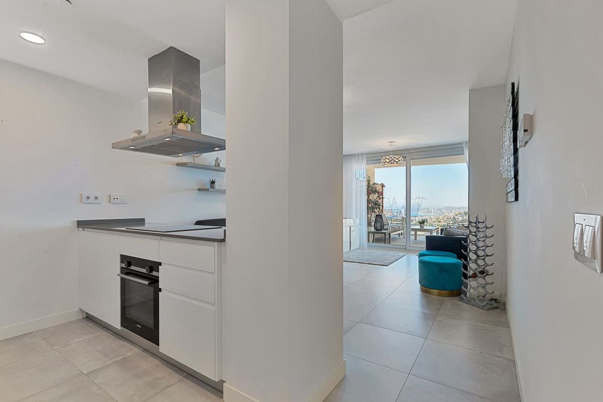 Middle Floor Apartment in Fuengirola — photo 3 of 10