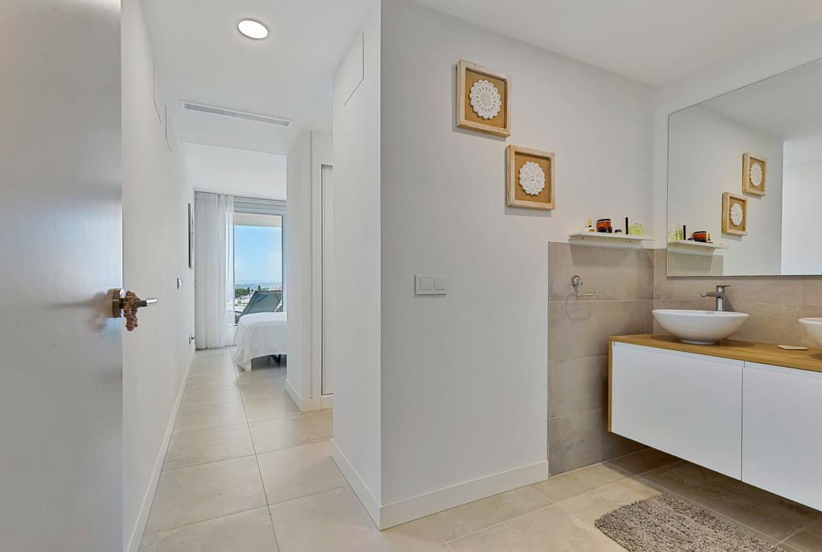 Middle Floor Apartment in Fuengirola — photo 9 of 10