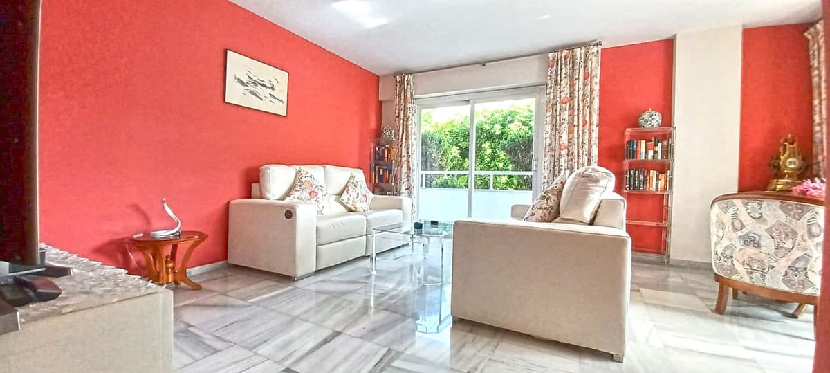Middle Floor Apartment in Marbella — photo 2 of 10