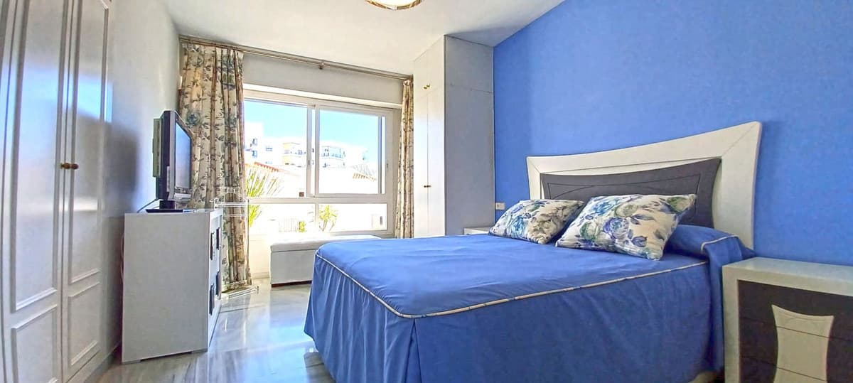Middle Floor Apartment in Marbella — photo 3 of 10