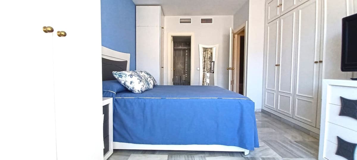Middle Floor Apartment in Marbella — photo 8 of 10