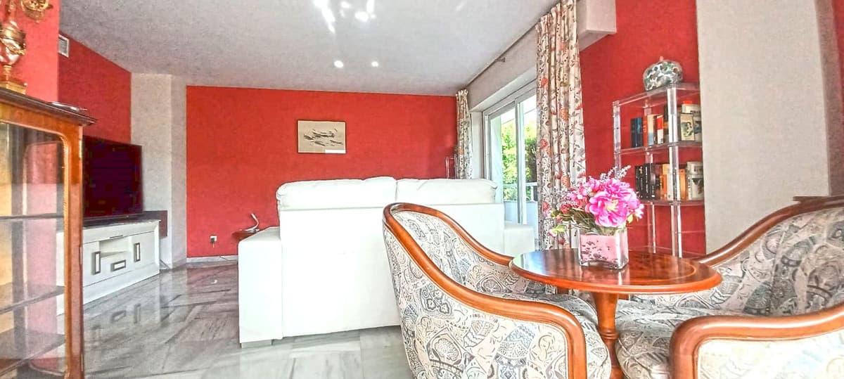 Middle Floor Apartment in Marbella — photo 10 of 10