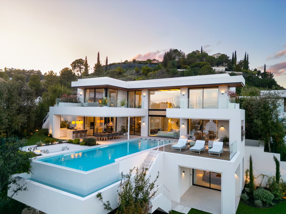 Detached Villa in La Quinta — photo 2 of 10