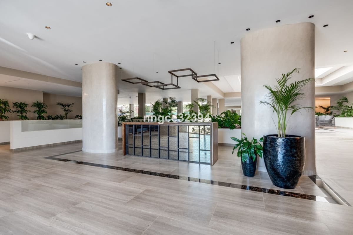Middle Floor Apartment in Nueva Andalucía — photo 10 of 10