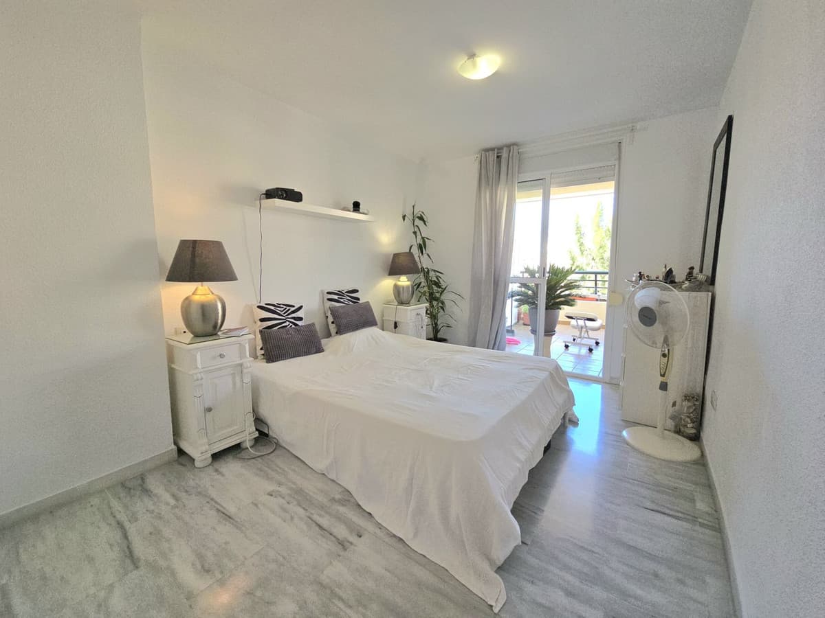 Middle Floor Apartment in Benalmadena Costa — photo 9 of 10