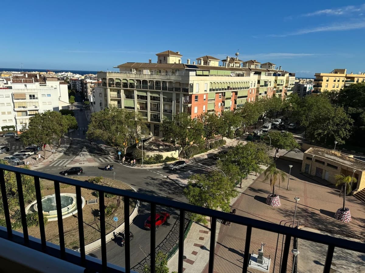 Middle Floor Apartment in Estepona — photo 1 of 10