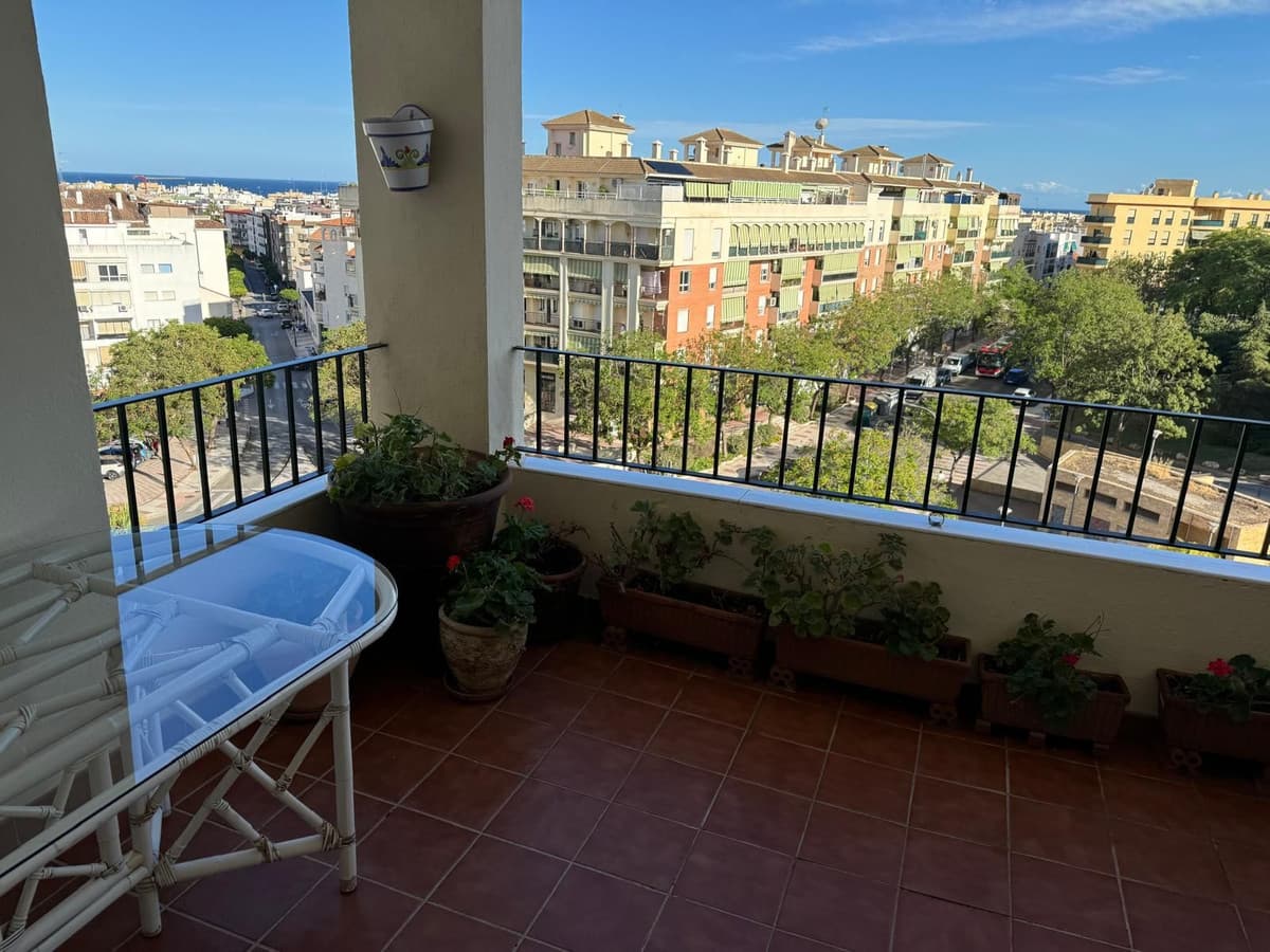 Middle Floor Apartment in Estepona — photo 8 of 10