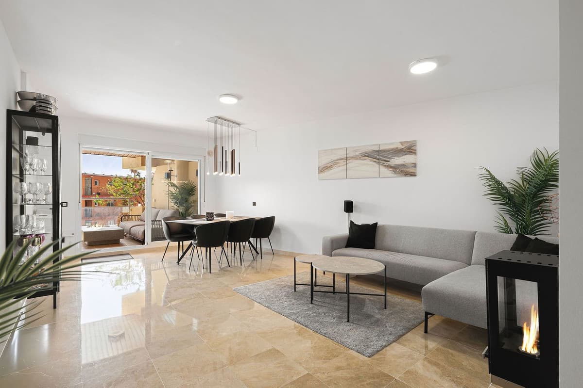 Middle Floor Apartment in Torreblanca — photo 1 of 10