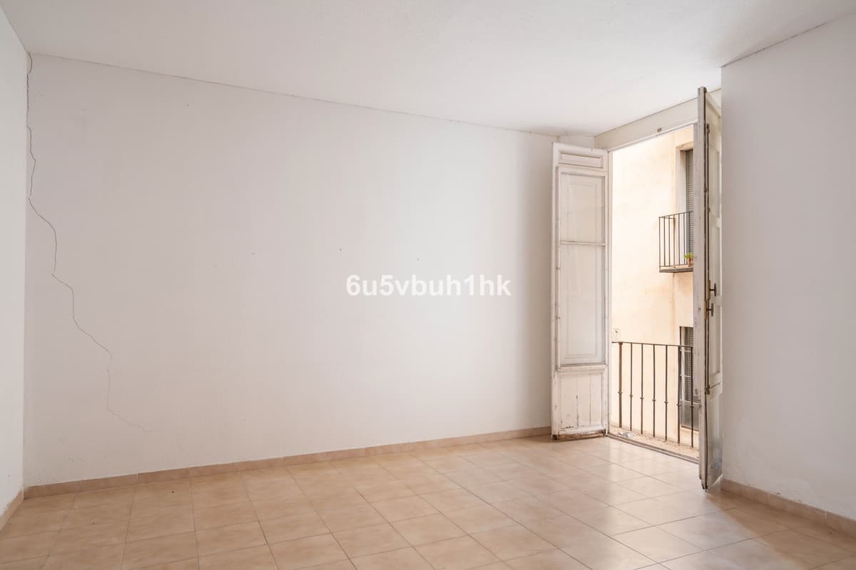 Ground Floor Apartment in Málaga — photo 3 of 10