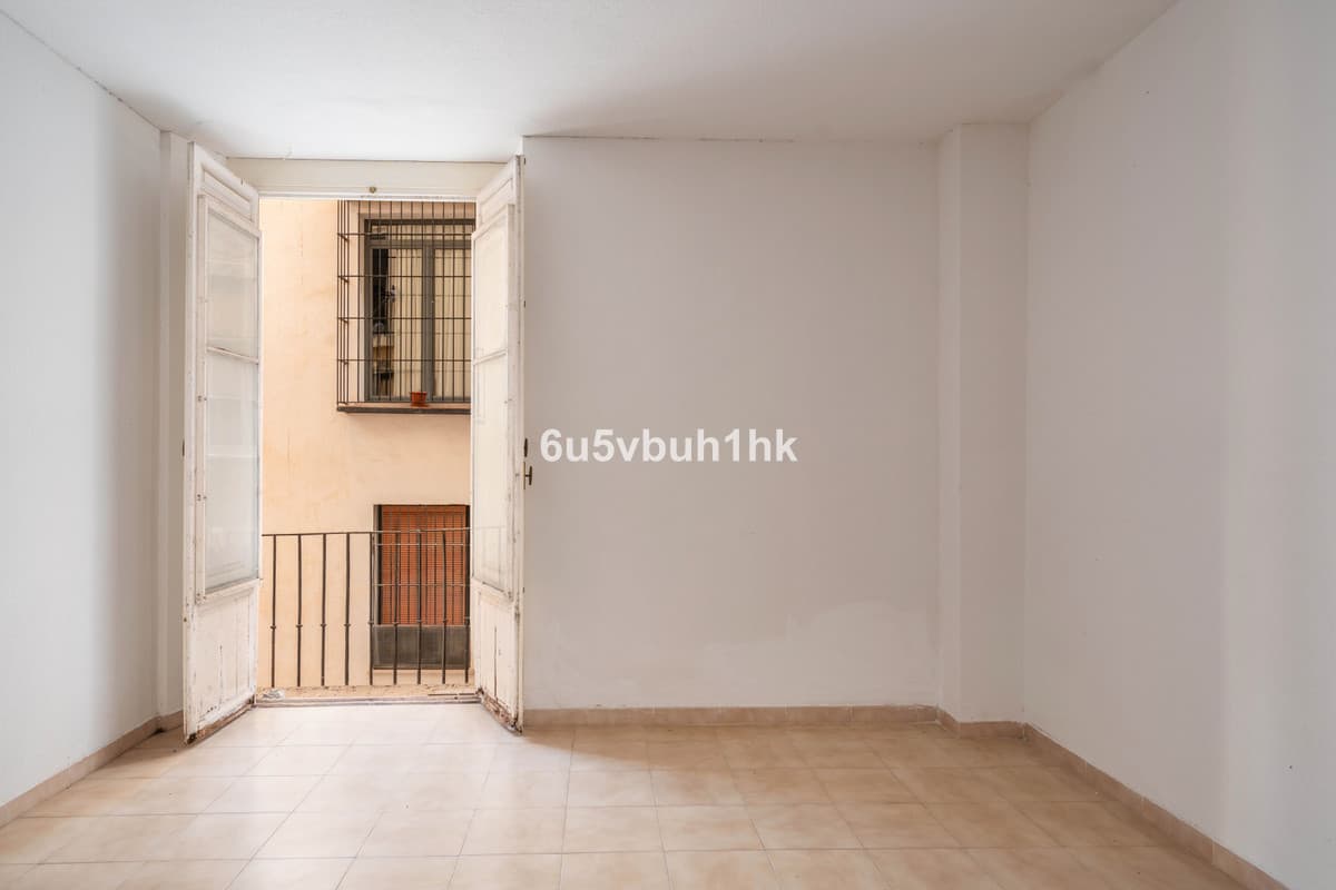 Ground Floor Apartment in Málaga — photo 5 of 10