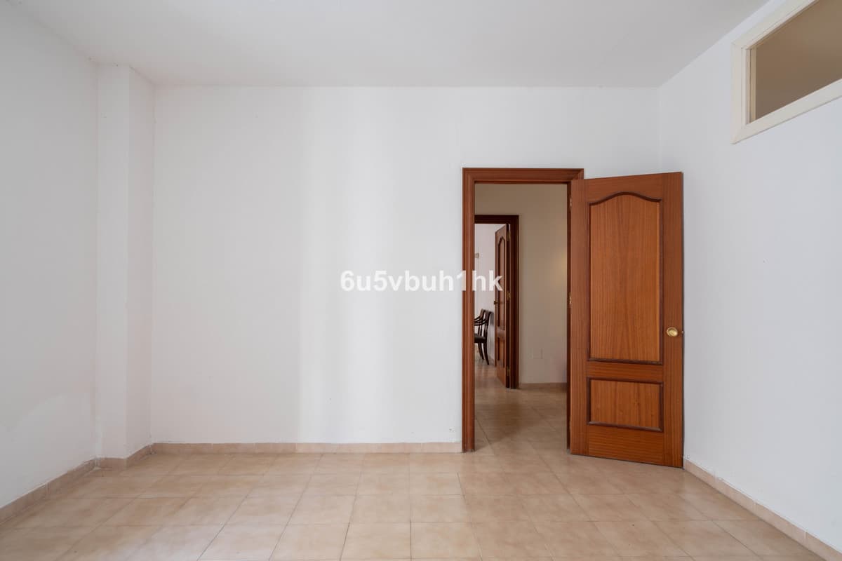Ground Floor Apartment in Málaga — photo 8 of 10