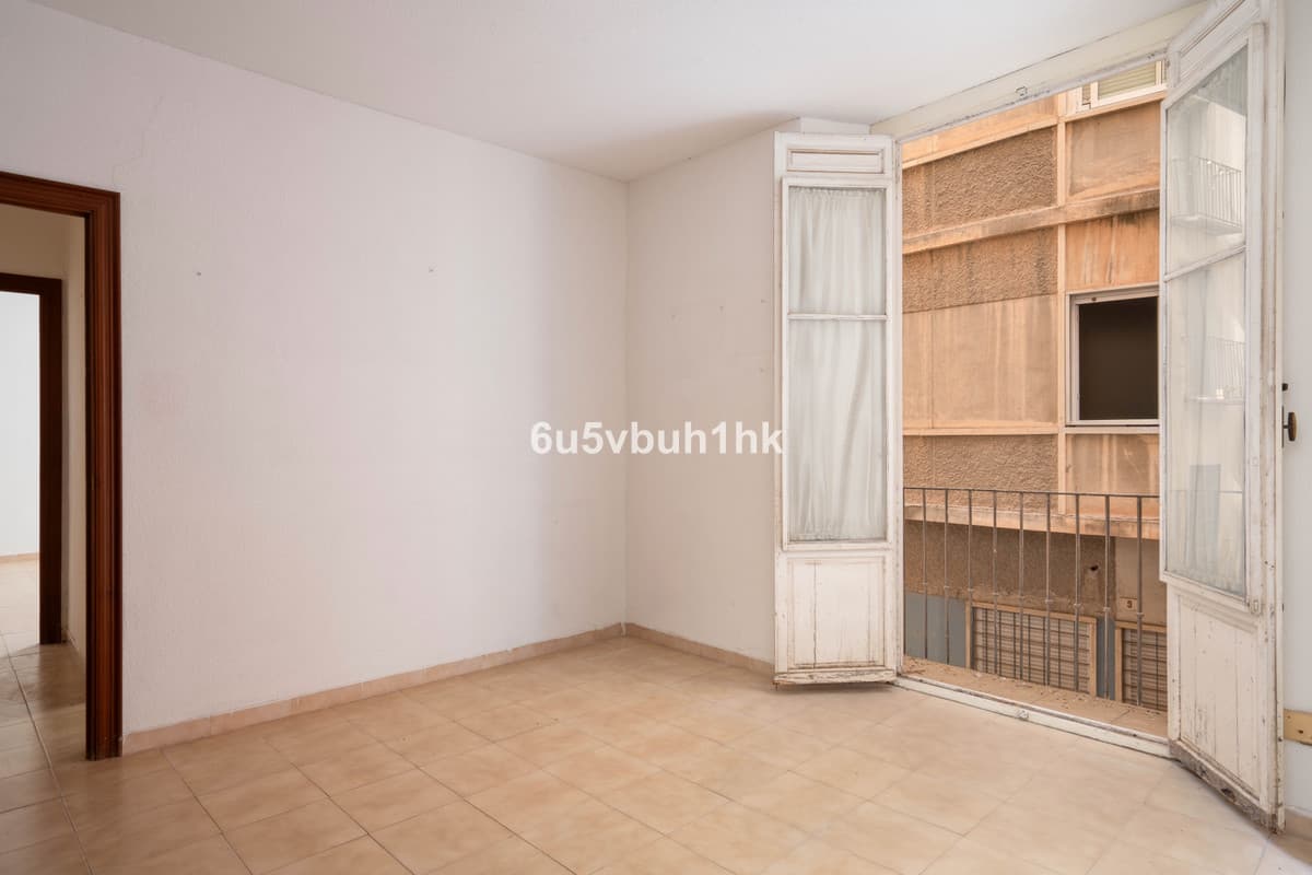 Ground Floor Apartment in Málaga — photo 9 of 10