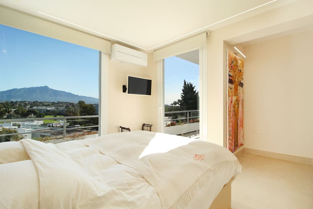 Middle Floor Apartment in Guadalmina Alta — photo 4 of 10