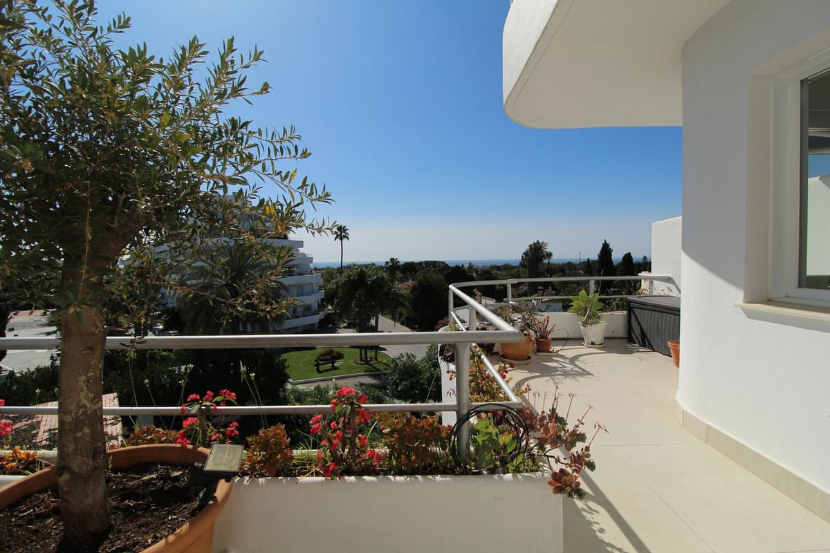 Middle Floor Apartment in Guadalmina Alta — photo 6 of 10