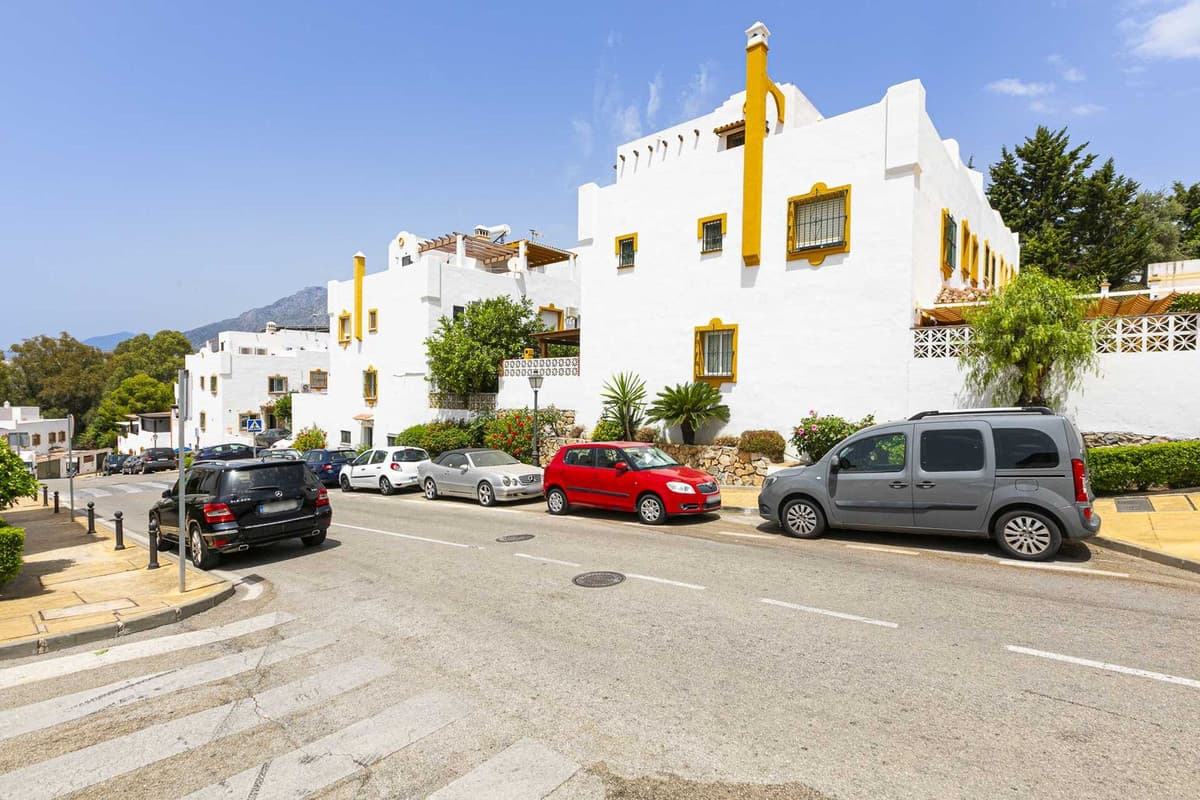 Townhouse in Marbella — photo 1 of 10