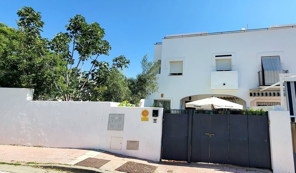 Townhouse in Fuengirola — photo 3 of 10
