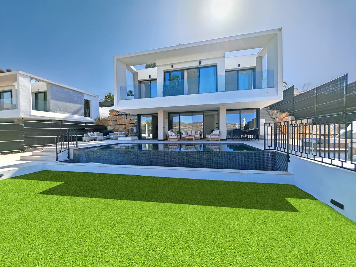 Detached Villa in Estepona — photo 1 of 10