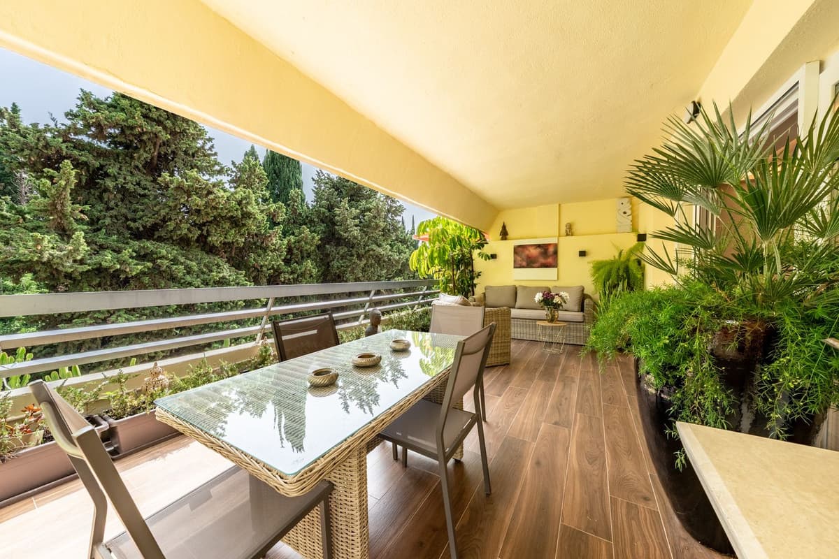 Middle Floor Apartment in Marbella — photo 1 of 10