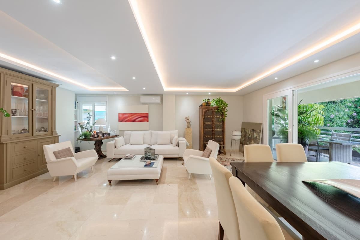 Middle Floor Apartment in Marbella — photo 3 of 10