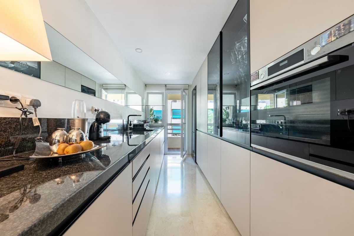 Middle Floor Apartment in Marbella — photo 5 of 10