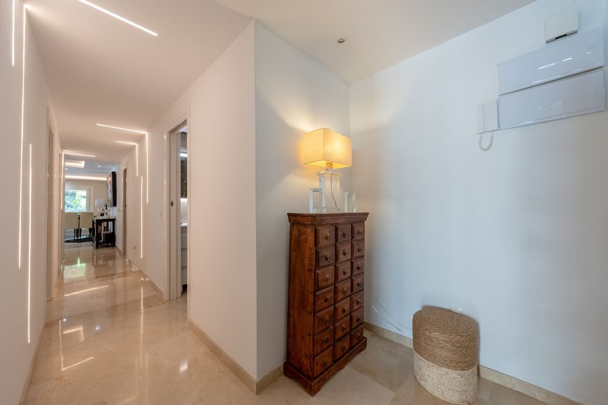 Middle Floor Apartment in Marbella — photo 6 of 10