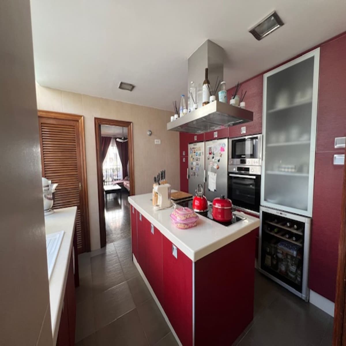 Middle Floor Apartment in La Trinidad — photo 1 of 10