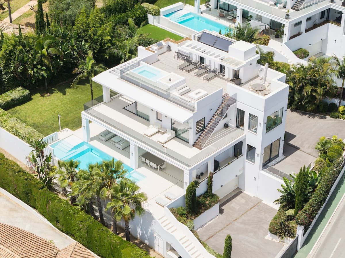 Detached Villa in Nagüeles — photo 1 of 10
