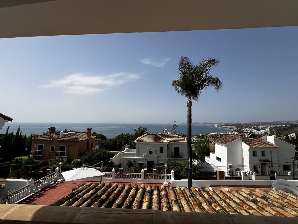 Detached Villa in Estepona — photo 3 of 10