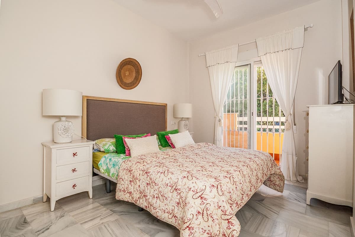 Middle Floor Apartment in Cabopino — photo 4 of 10