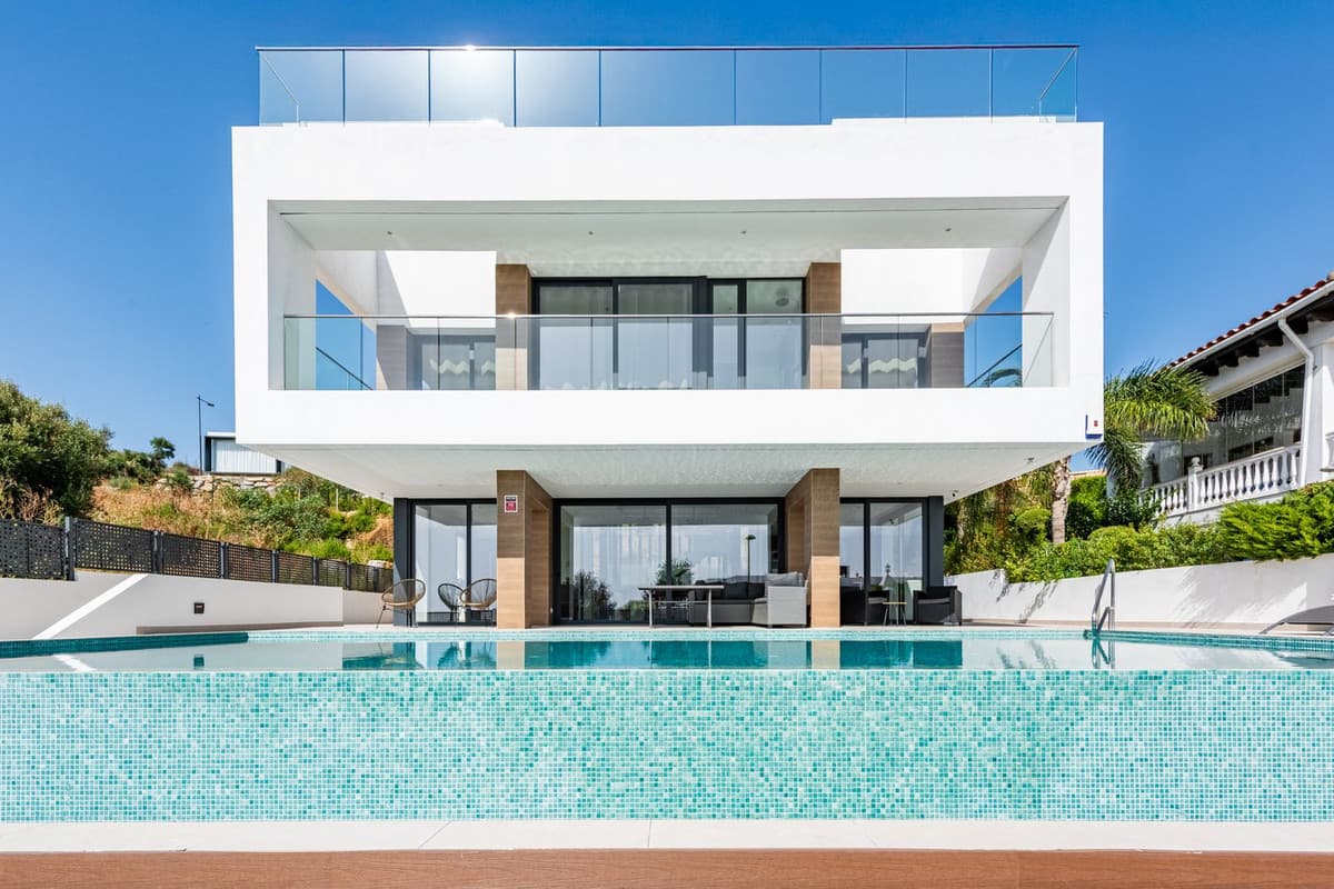 Detached Villa in Estepona — photo 1 of 10
