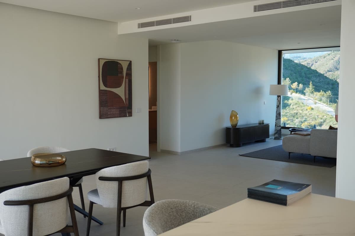 Middle Floor Apartment in La Quinta — photo 3 of 10