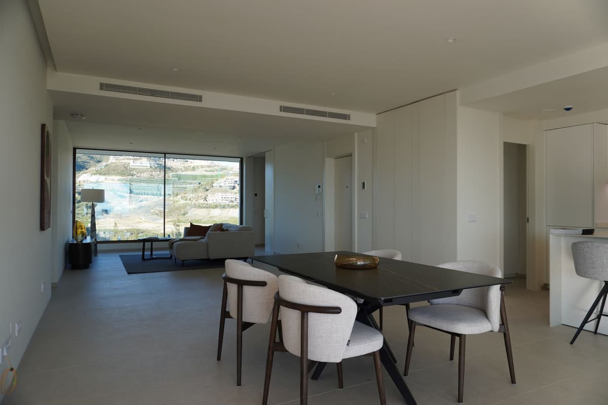 Middle Floor Apartment in La Quinta — photo 6 of 10