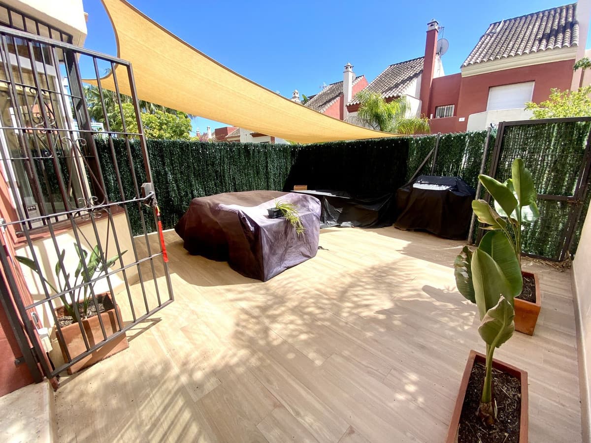 Townhouse in Estepona — photo 2 of 10