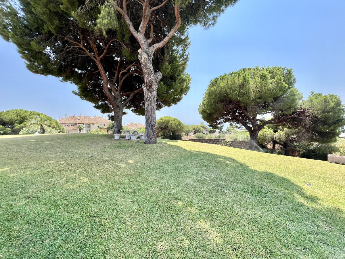 Detached Villa in Elviria — photo 2 of 10