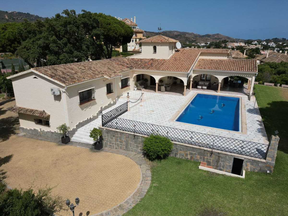 Detached Villa in Elviria — photo 5 of 10