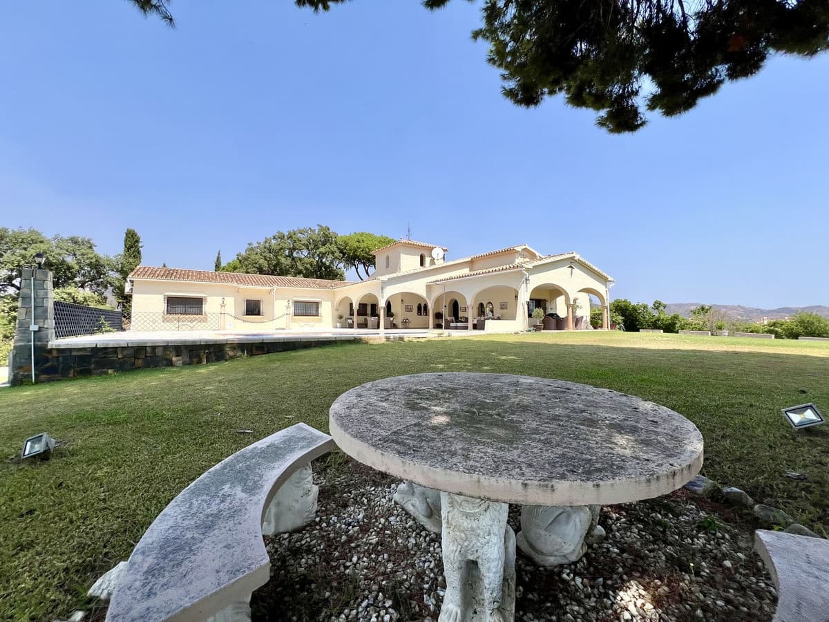Detached Villa in Elviria — photo 7 of 10