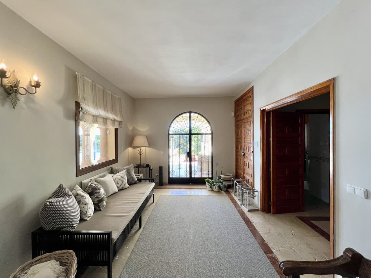 Detached Villa in Elviria — photo 9 of 10