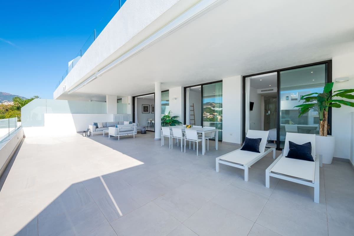 Middle Floor Apartment in Estepona — photo 1 of 10