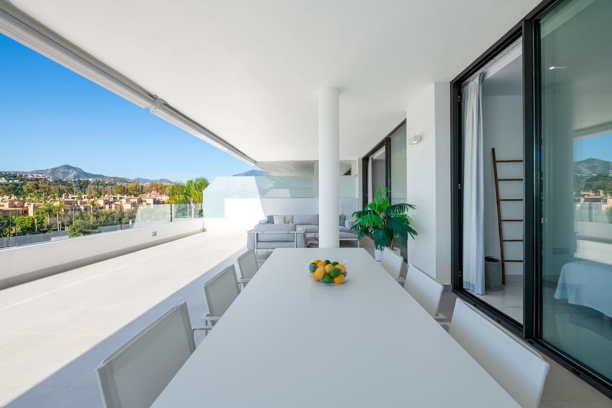 Middle Floor Apartment in Estepona — photo 2 of 10