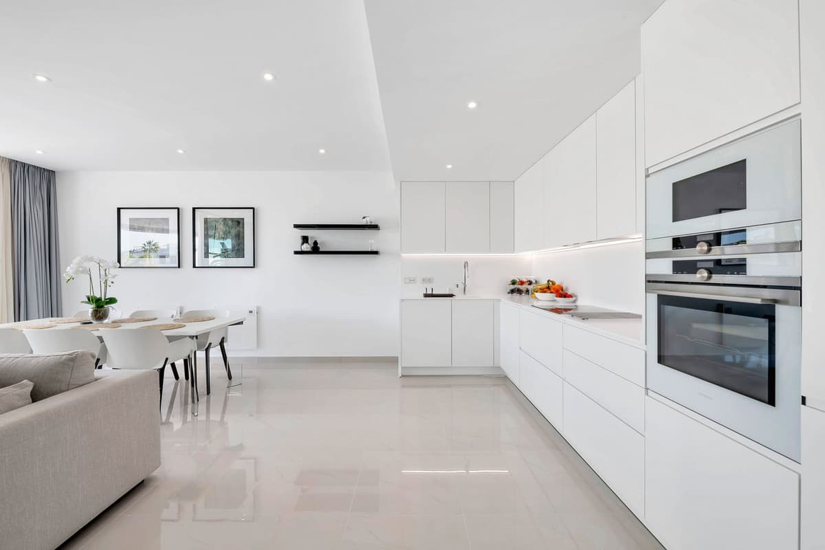 Middle Floor Apartment in Estepona — photo 6 of 10