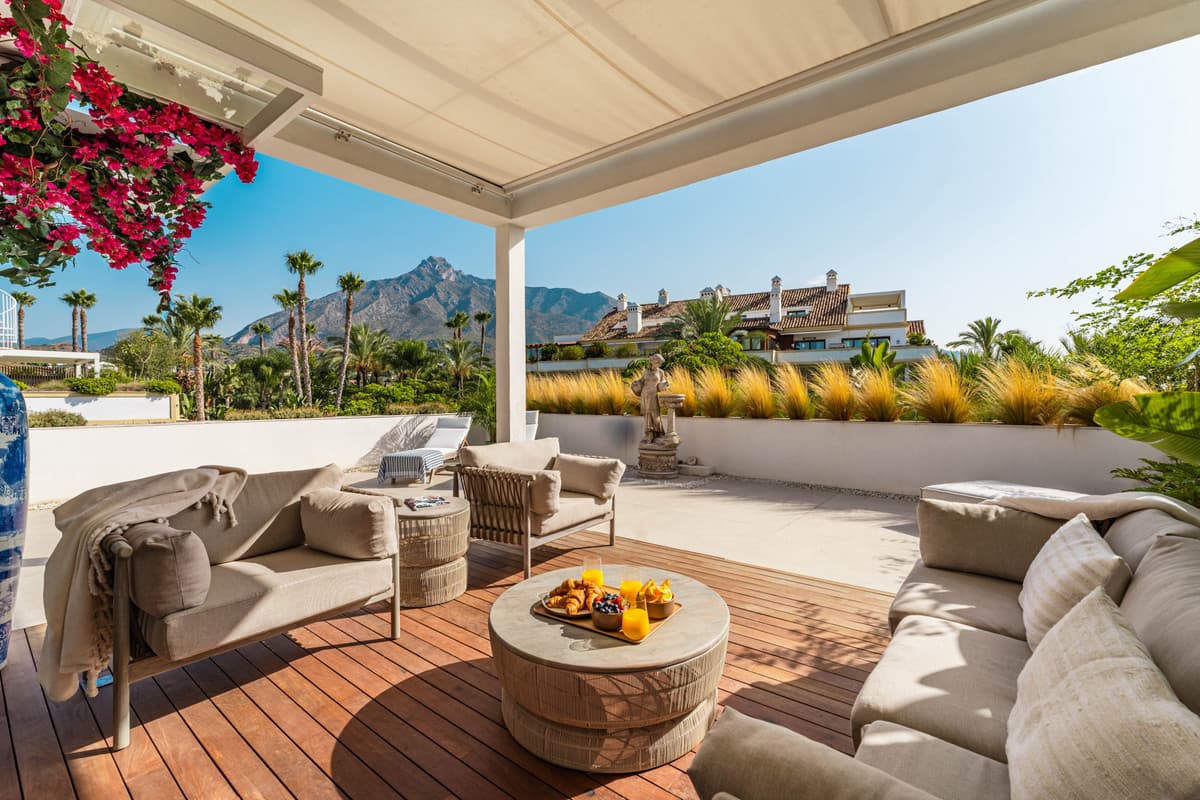 Penthouse Duplex in The Golden Mile — photo 1 of 10
