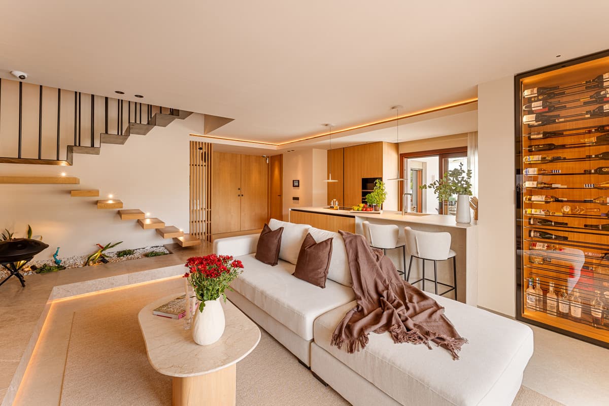 Penthouse Duplex in The Golden Mile — photo 2 of 10