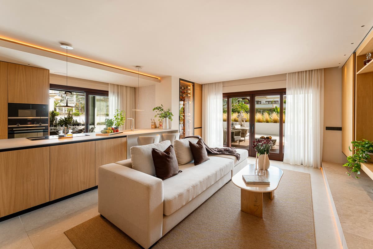 Penthouse Duplex in The Golden Mile — photo 3 of 10