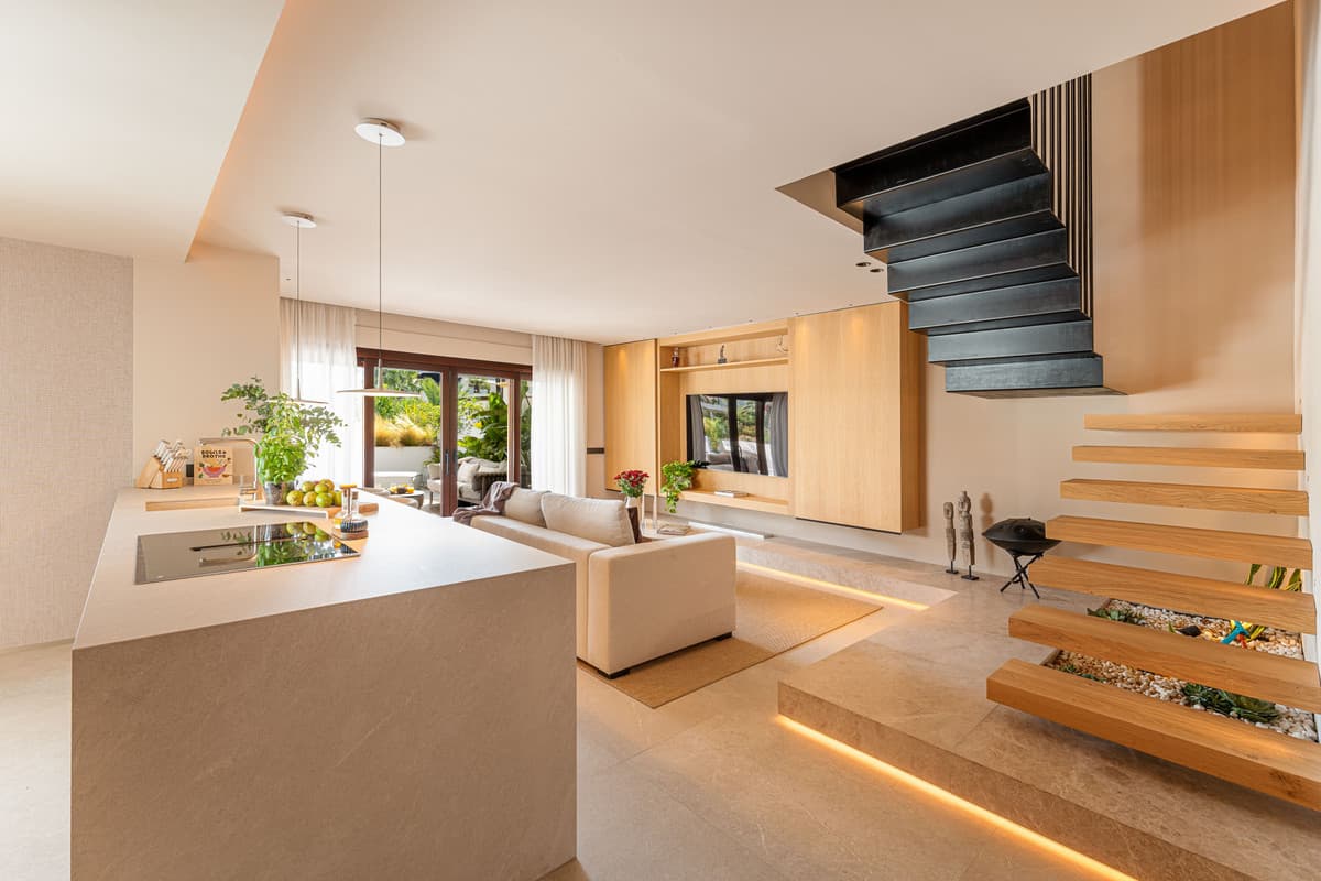 Penthouse Duplex in The Golden Mile — photo 5 of 10